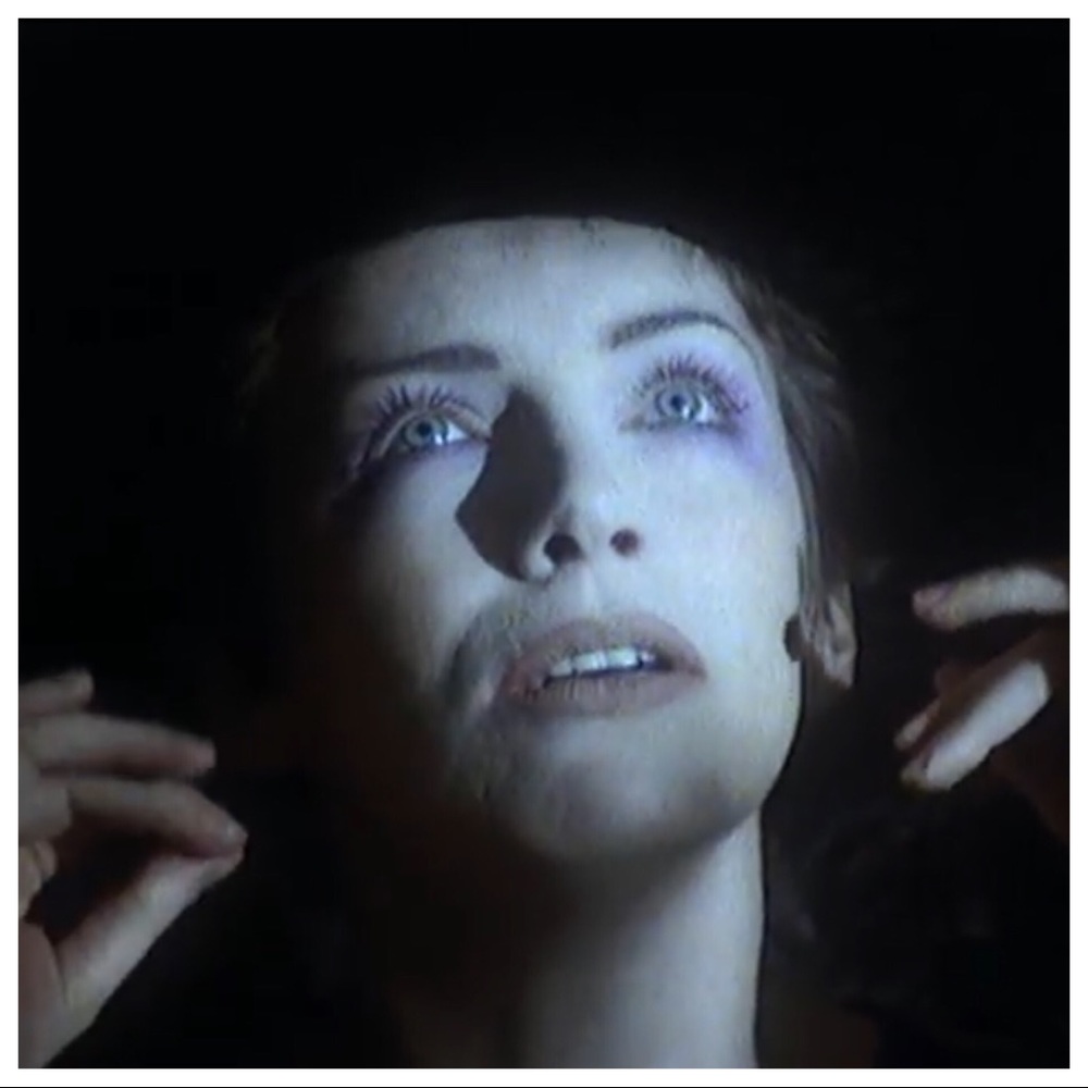 Come to me, run to me
Do and be done with me
(Cold